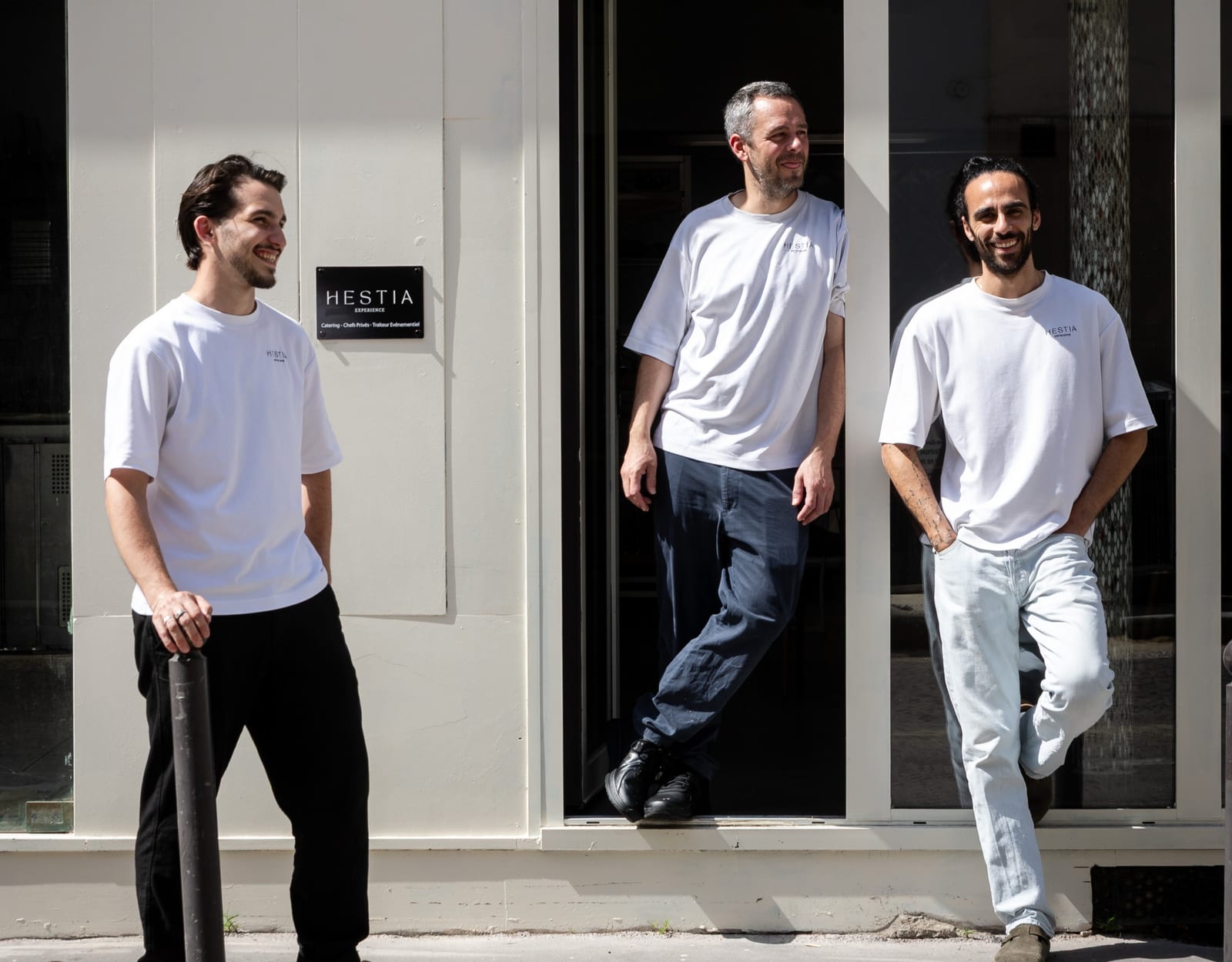 Guillaume, Louis-Valéry et Sylvain — les trois chefs d'Hestia Expérience dans leur cuisine à Paris